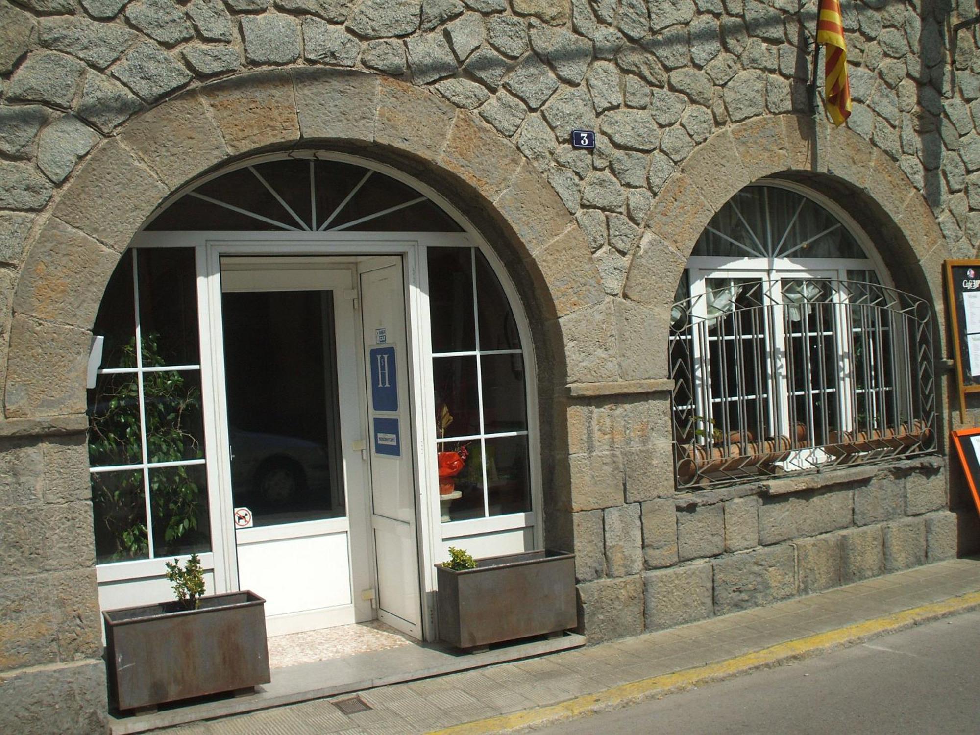 Hostal Porta De Nuria Ribes De Freser Exterior photo